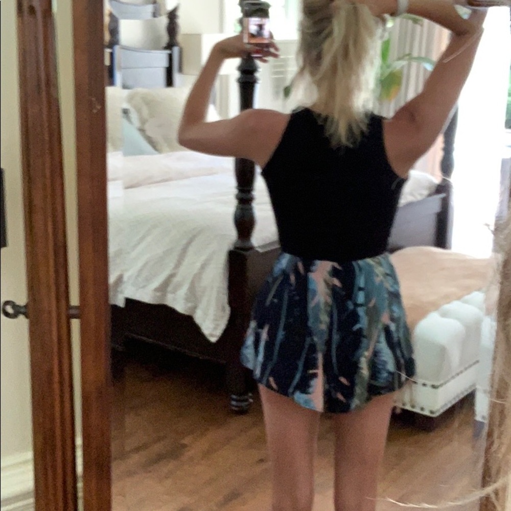 Aritzia Black Crop Top - Picture 2 of 2